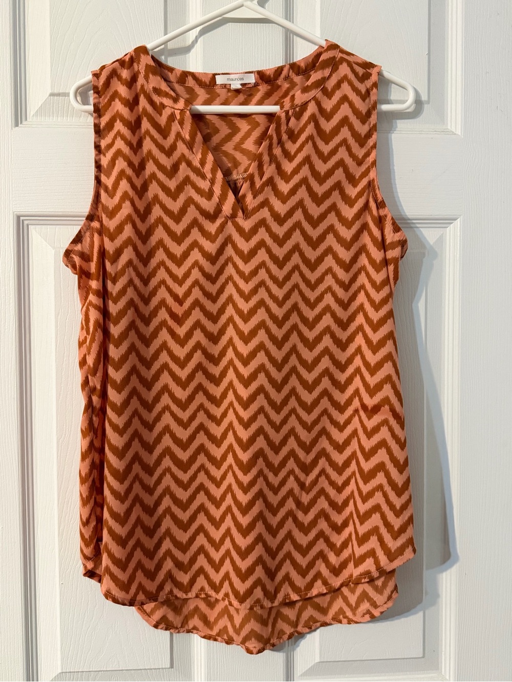 Maurices Women’s Woven V-Neck Tank Top Chevron Blouse in Peach Size Large